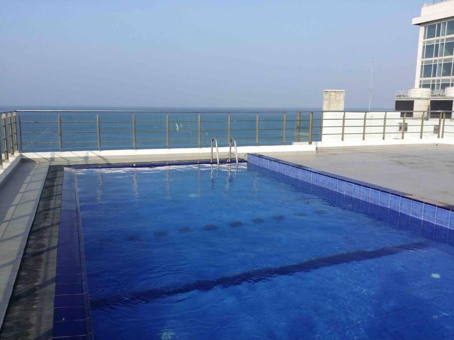 Next To An Indian Ocean Apartment Colombo Exterior photo