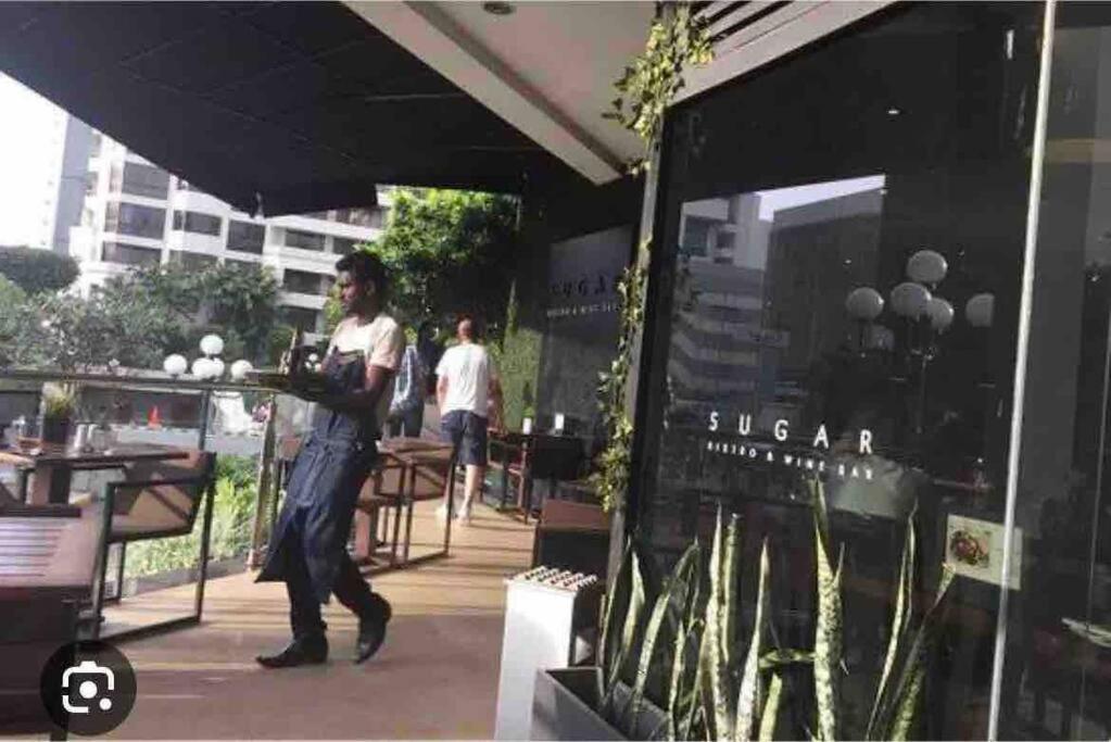 Next To An Indian Ocean Apartment Colombo Exterior photo