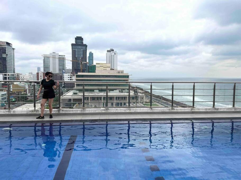 Next To An Indian Ocean Apartment Colombo Exterior photo