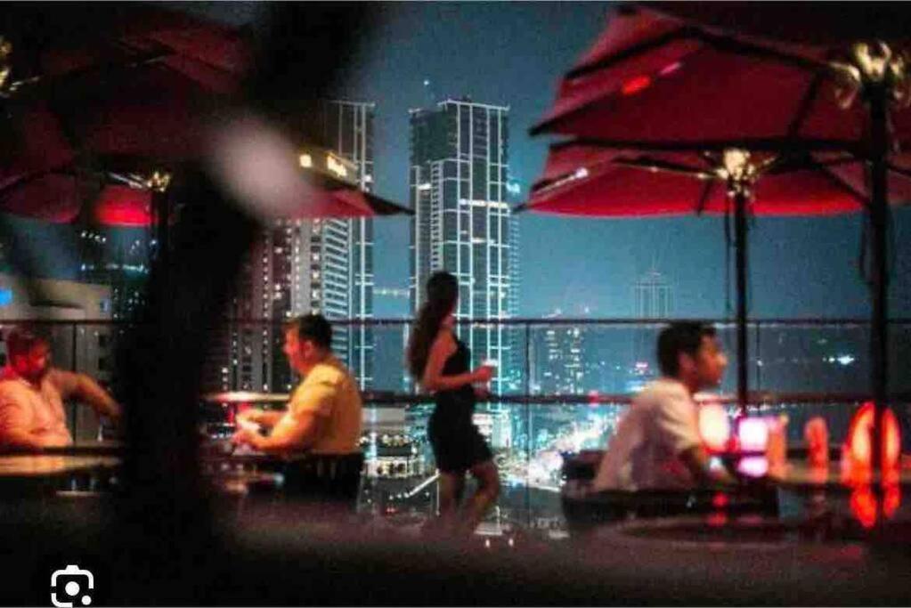 Next To An Indian Ocean Apartment Colombo Exterior photo