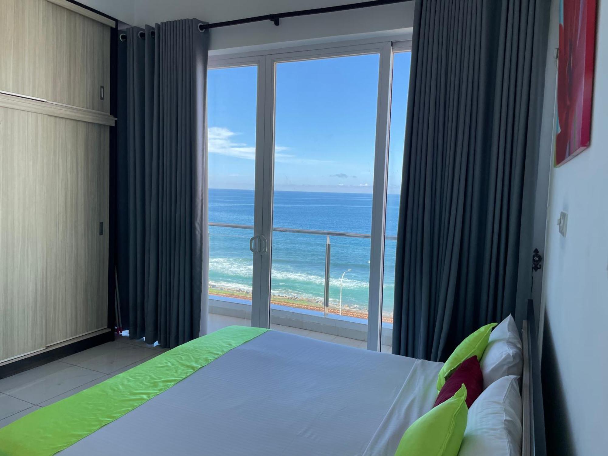 Next To An Indian Ocean Apartment Colombo Exterior photo